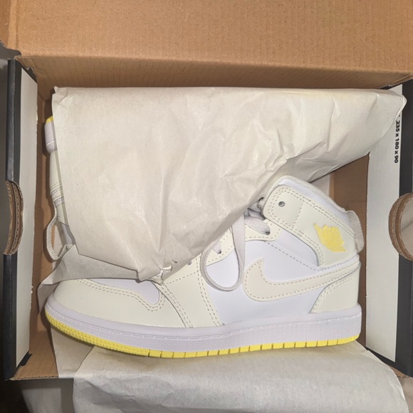 Jordan 1 Mid Sneaker - Picture 1 of 2